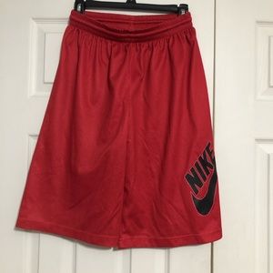 Nike SB skateboarding shorts boys size‎ XL 13-15 years old dazzle red stripe